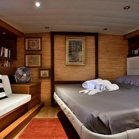 Botel Blue Iii Yacht Arbatax
