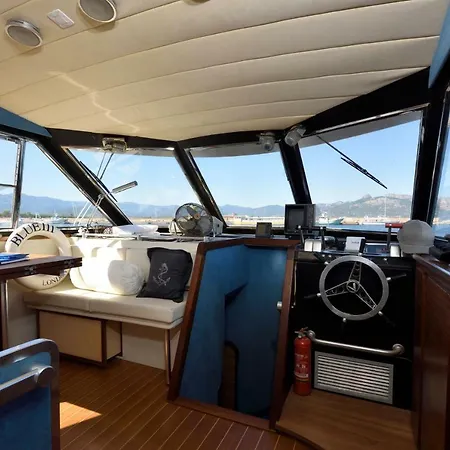 Botel Blue Iii Yacht