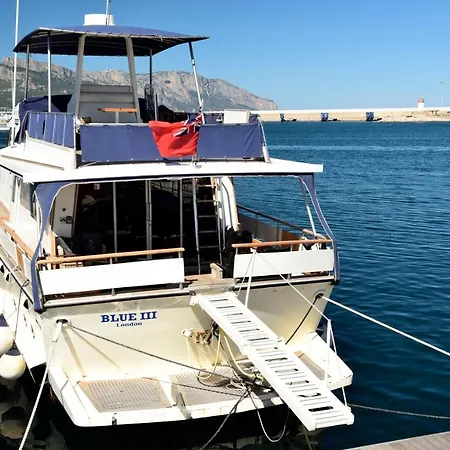 Botel Blue Iii Yacht Àrbatax