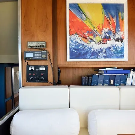 船上ホテル Blue Iii Yacht