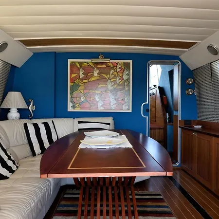 船上ホテル Blue Iii Yacht *